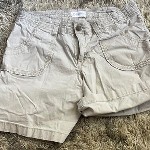 Magellan outdoors hiking shorts size 8 tan good condition